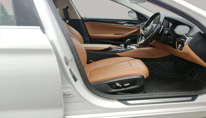 2021 BMW 5 Series 520D LUXURY LINE, Diesel, Automatic, 38,040 km, Right Side Front Door Cabin