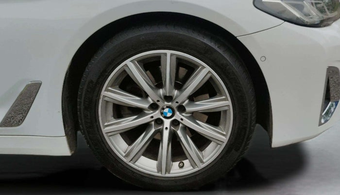 2021 BMW 5 Series 520D LUXURY LINE, Diesel, Automatic, 38,040 km, Right Front Wheel
