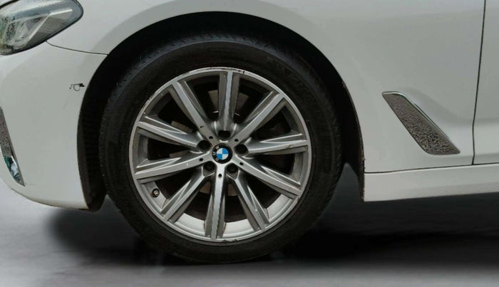2021 BMW 5 Series 520D LUXURY LINE, Diesel, Automatic, 38,040 km, Left Front Wheel