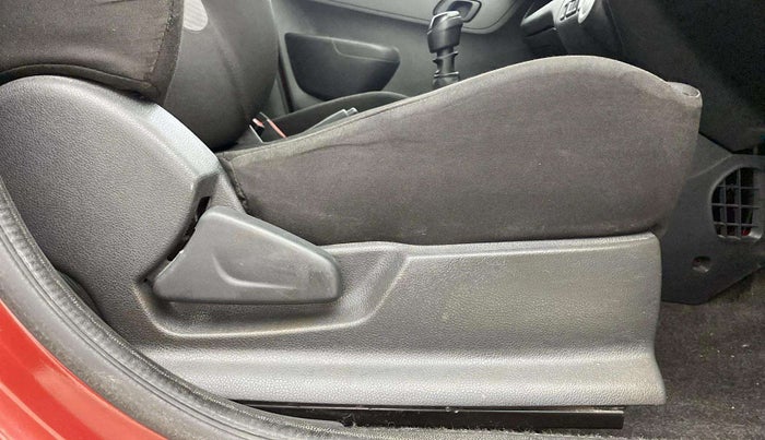 2016 Renault Kwid RXT 0.8, Petrol, Manual, 32,081 km, Driver Side Adjustment Panel
