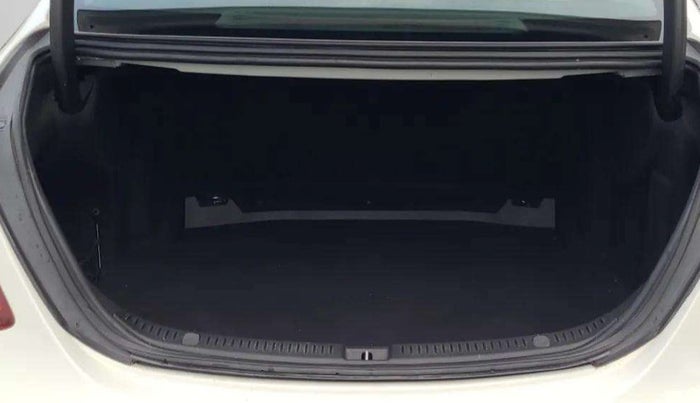 2018 Mercedes Benz E Class E 220 D, Diesel, Automatic, 80,378 km, Boot Inside