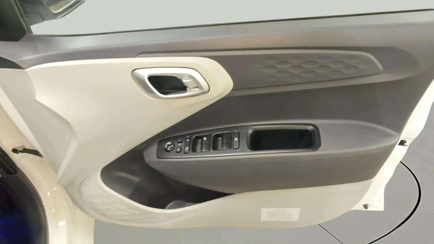 2024 Hyundai GRAND I10 NIOS SPORTZ 1.2 KAPPA VTVT CNG, CNG, Manual, 24,154 km, Driver Side Door Panels Control