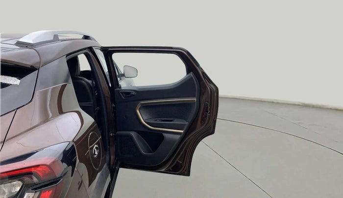 2022 Renault Kiger RXT MT, Petrol, Manual, 5,588 km, RHS Rear Door