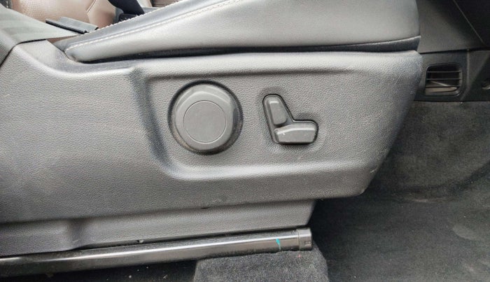 2022 Mahindra SCORPIO-N Z8 L PETROL MT 7 STR, Petrol, Manual, 17,558 km, Driver Side Adjustment Panel