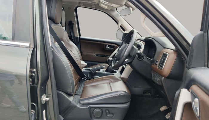 2022 Mahindra SCORPIO-N Z8 L PETROL MT 7 STR, Petrol, Manual, 17,558 km, Right Side Front Door Cabin