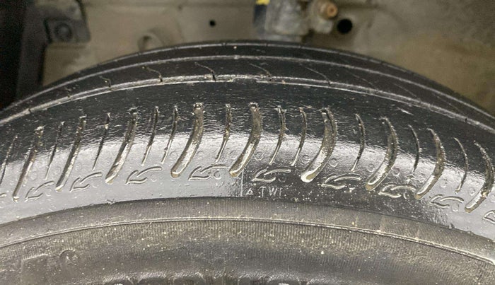 2015 Maruti Swift Dzire VXI, Petrol, Manual, 32,700 km, Left Front Tyre Tread