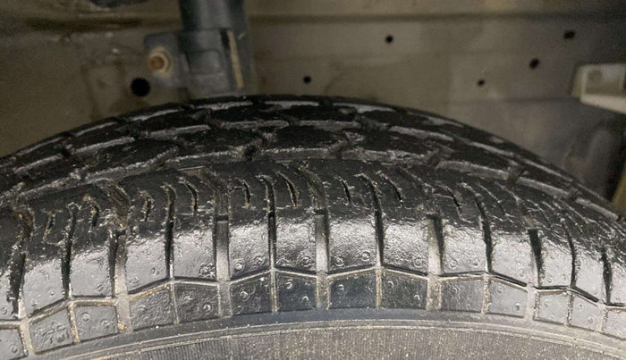 2015 Maruti Swift Dzire VXI, Petrol, Manual, 32,700 km, Right Front Tyre Tread