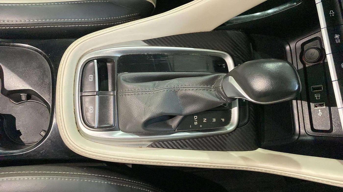 2022 MG ASTOR SHARP 1.5 CVT, Petrol, Automatic, 18,553 km, Gear Lever