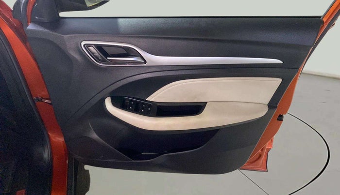 2022 MG ASTOR SHARP 1.5 CVT, Petrol, Automatic, 18,553 km, Driver Side Door Panels Control