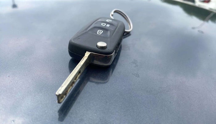 2019 Tata NEXON XM PETROL, Petrol, Manual, 41,039 km, Key Close Up
