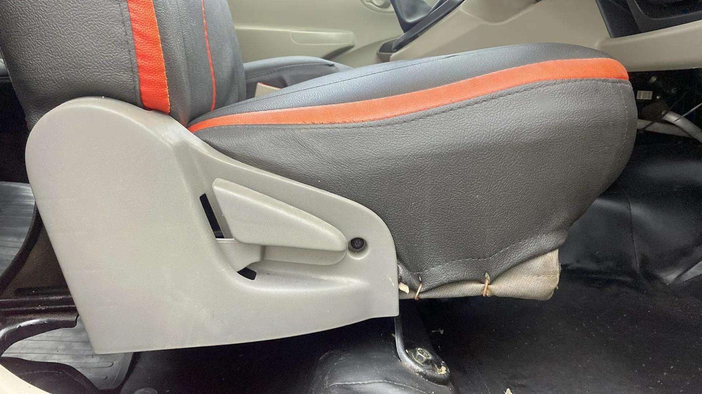 2018 Datsun Go Plus T, CNG, Manual, 36,482 km, Driver Side Adjustment Panel
