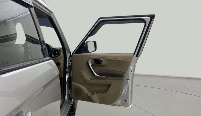 2019 Mahindra TUV300 T10, Diesel, Manual, 95,841 km, RHS Front Door