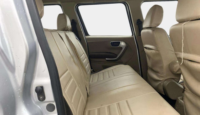 2019 Mahindra TUV300 T10, Diesel, Manual, 95,841 km, Right Side Rear Door Cabin