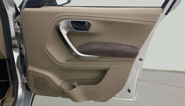 2019 Mahindra TUV300 T10, Diesel, Manual, 95,841 km, Driver Side Door Panels Control