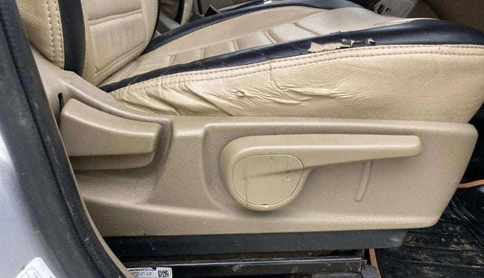 2019 Mahindra TUV300 T10, Diesel, Manual, 95,841 km, Driver Side Adjustment Panel