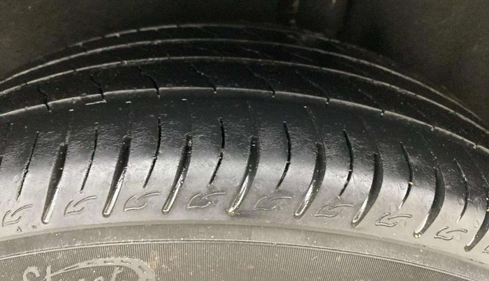 2020 Ford Ecosport TITANIUM + 1.5L DIESEL, Diesel, Manual, 1,32,667 km, Left Rear Tyre Tread
