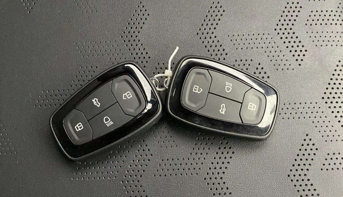 2023 Tata ALTROZ XZA PLUS DARK EDTION, Petrol, Automatic, 15,143 km, Key Close Up