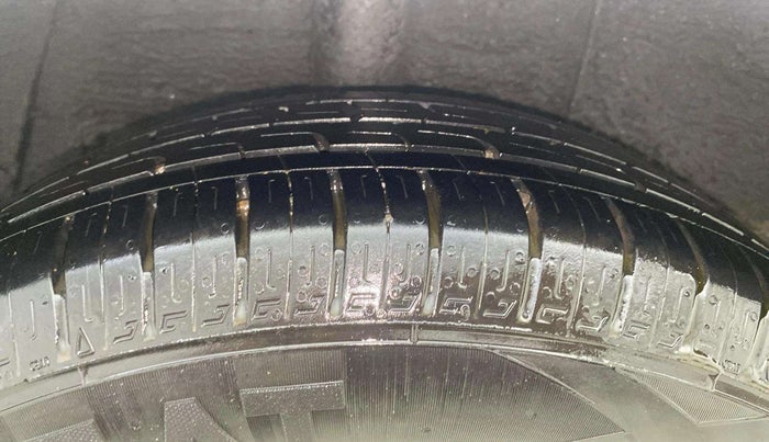 2015 Hyundai Xcent SX 1.2, Petrol, Manual, 32,423 km, Right Rear Tyre Tread