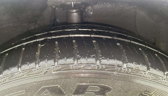 2015 Hyundai Xcent SX 1.2, Petrol, Manual, 32,423 km, Right Front Tyre Tread