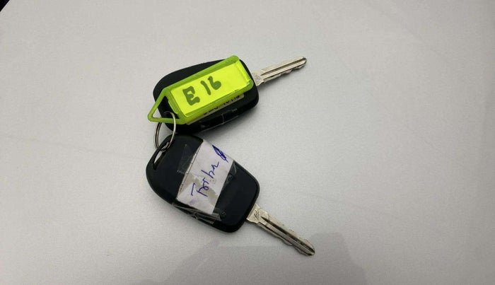 2023 Renault TRIBER RXE MT, Petrol, Manual, 15,996 km, Key Close Up