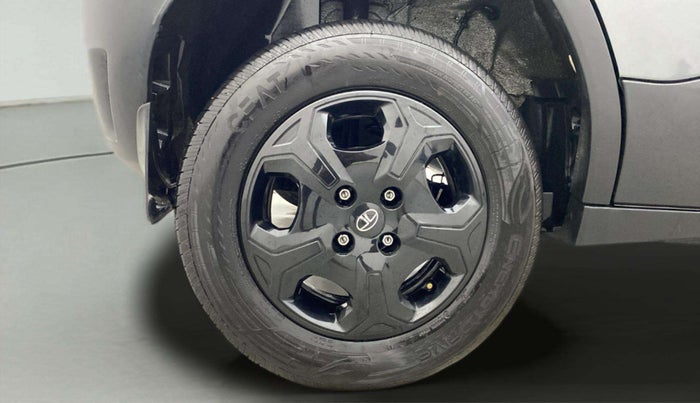2025 Tata PUNCH Accomplished Plus AMT, Petrol, Automatic, 2,592 km, Right Rear Wheel