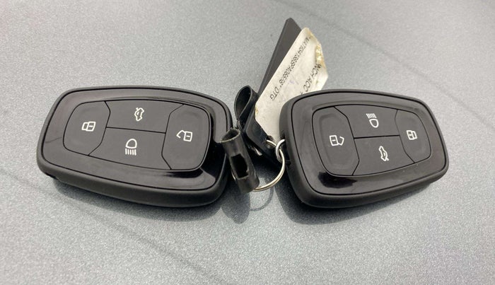 2025 Tata PUNCH Accomplished Plus AMT, Petrol, Automatic, 2,592 km, Key Close Up