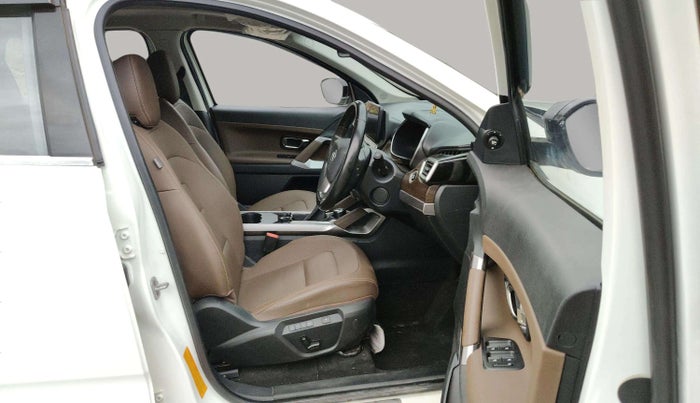 2023 Tata Harrier XZA PLUS O , Diesel, Automatic, 30,748 km, Right Side Front Door Cabin