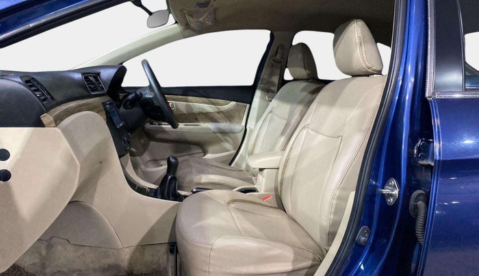 2019 Maruti Ciaz SIGMA 1.5 SHVS MT  PETROL, Petrol, Manual, 52,306 km, Right Side Front Door Cabin