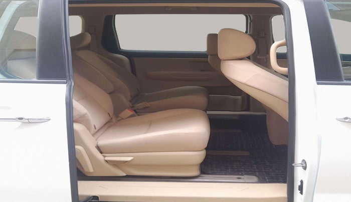 2021 KIA CARNIVAL PREMIUM 2.2 7 STR, Diesel, Automatic, 79,805 km, Right Side Rear Door Cabin