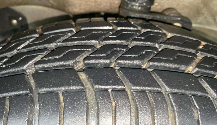 2022 Maruti Eeco 7 STR STD(O), Petrol, Manual, 13,566 km, Right Front Tyre Tread