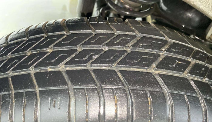 2022 Maruti Eeco 7 STR STD(O), Petrol, Manual, 13,566 km, Right Rear Tyre Tread