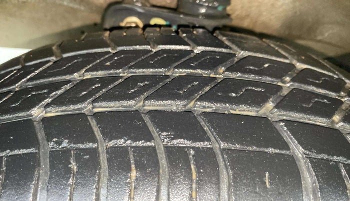 2022 Maruti Eeco 7 STR STD(O), Petrol, Manual, 13,566 km, Left Front Tyre Tread