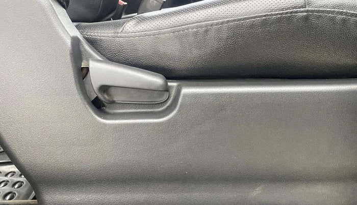 2015 Maruti Wagon R 1.0 LXI CNG, CNG, Manual, 50,322 km, Driver Side Adjustment Panel