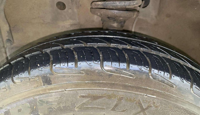 2015 Maruti Wagon R 1.0 LXI CNG, CNG, Manual, 50,322 km, Left Front Tyre Tread