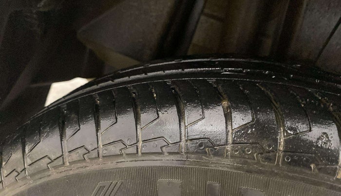 2022 Maruti Dzire VXI, Petrol, Manual, 20,930 km, Right Rear Tyre Tread