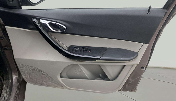 2018 Tata Tiago XZ PETROL, Petrol, Manual, 67,923 km, Driver Side Door Panels Control