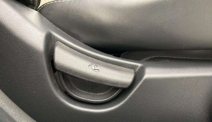 2015 Hyundai Grand i10 ASTA AT 1.2 KAPPA VTVT, Petrol, Automatic, 38,286 km, Driver Side Adjustment Panel