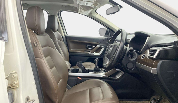 2020 Tata Harrier XZ PLUS 2.0L, Diesel, Manual, 91,540 km, Right Side Front Door Cabin