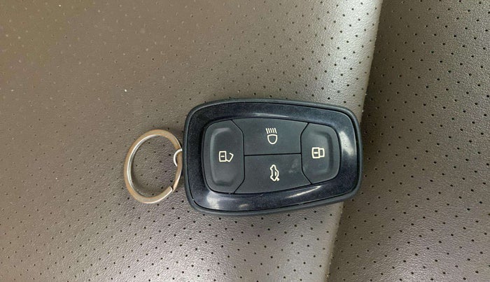 2020 Tata Harrier XZ PLUS 2.0L, Diesel, Manual, 91,540 km, Key Close Up