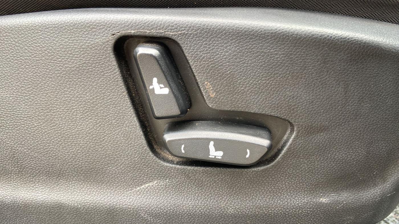 2020 MG HECTOR SHARP 2.0 DIESEL, Diesel, Manual, 1,09,000 km, Driver Side Adjustment Panel