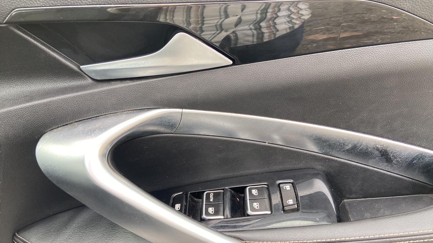 2020 MG HECTOR SHARP 2.0 DIESEL, Diesel, Manual, 1,09,000 km, Driver Side Door Panels Control