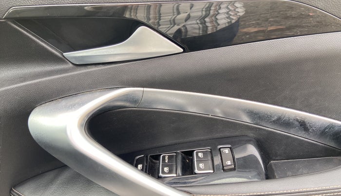 2020 MG HECTOR SHARP 2.0 DIESEL, Diesel, Manual, 1,09,599 km, Driver Side Door Panels Control