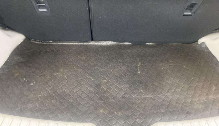 2019 Mahindra XUV300 W8 1.5 DIESEL AMT, Diesel, Automatic, 83,418 km, Boot Inside