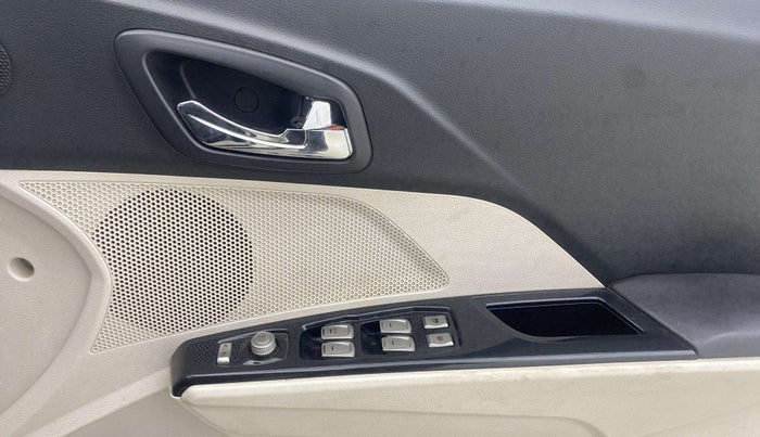 2019 Mahindra XUV300 W8 1.5 DIESEL AMT, Diesel, Automatic, 83,418 km, Driver Side Door Panels Control