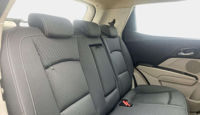 2019 Mahindra XUV300 W8 1.5 DIESEL AMT, Diesel, Automatic, 83,418 km, Right Side Rear Door Cabin