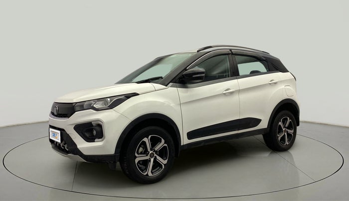 2022 Tata NEXON XZA PLUS (O) DIESEL DUAL TONE, Diesel, Automatic, 42,710 km, Left Front Diagonal