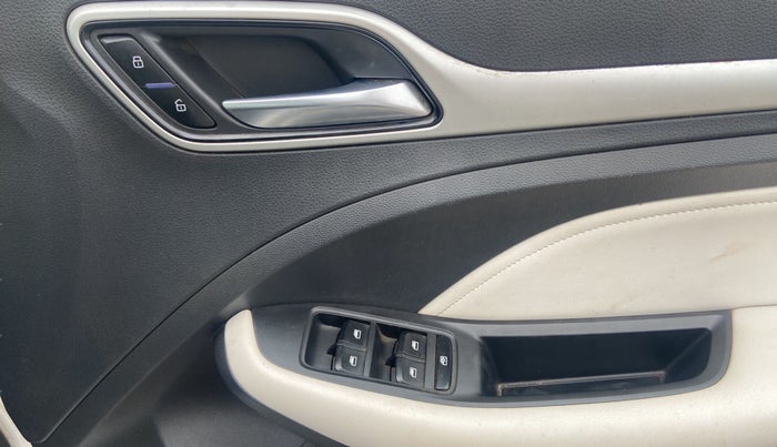 2021 MG ASTOR SHARP 1.5 MT, Petrol, Manual, 33,350 km, Driver Side Door Panels Control