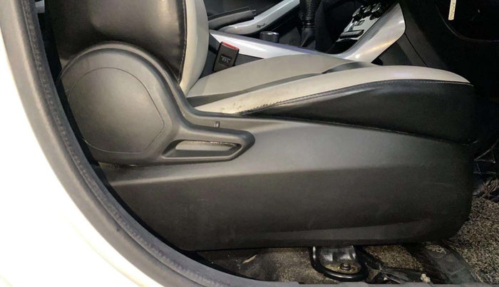 2021 Tata NEXON XM SUNROOF PETROL, Petrol, Manual, 63,857 km, Driver Side Adjustment Panel