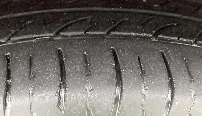 2014 Hyundai i10 MAGNA 1.1, Petrol, Manual, 45,964 km, Right Front Tyre Tread