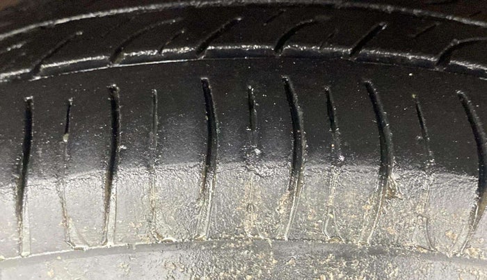 2014 Hyundai i10 MAGNA 1.1, Petrol, Manual, 45,964 km, Left Front Tyre Tread